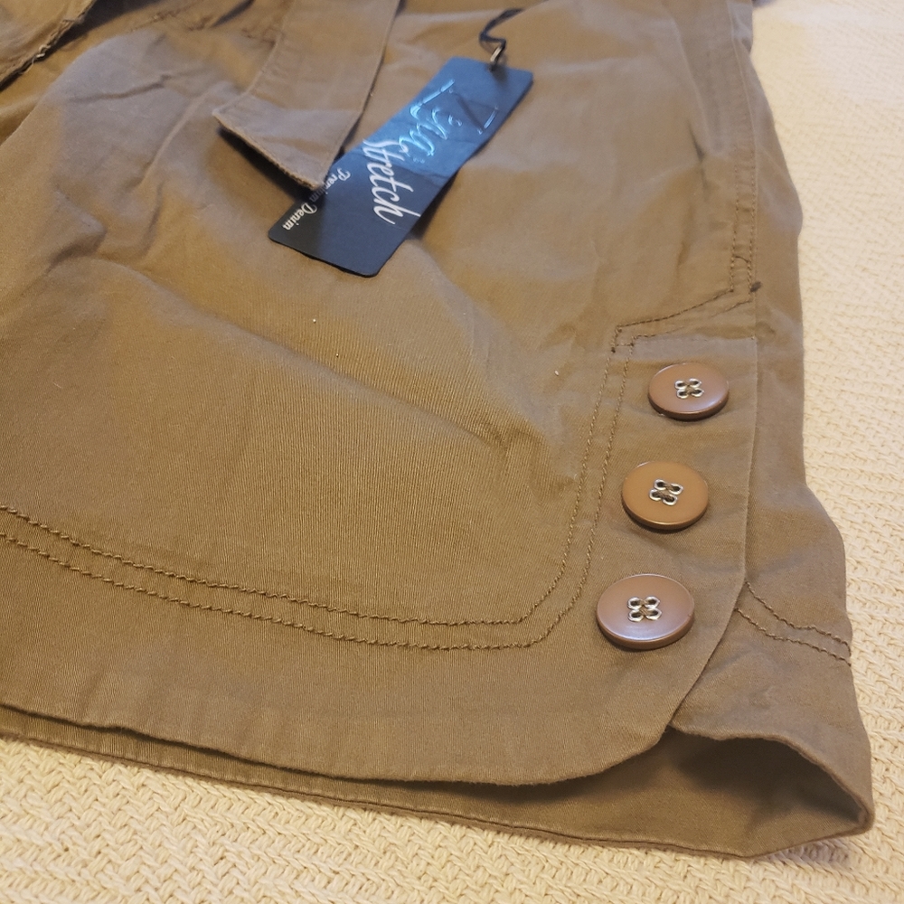 Shorts - Picture 3 of 4